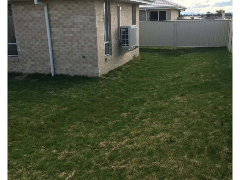 2/56 Tulipwood Crescent, Tamworth NSW 2340