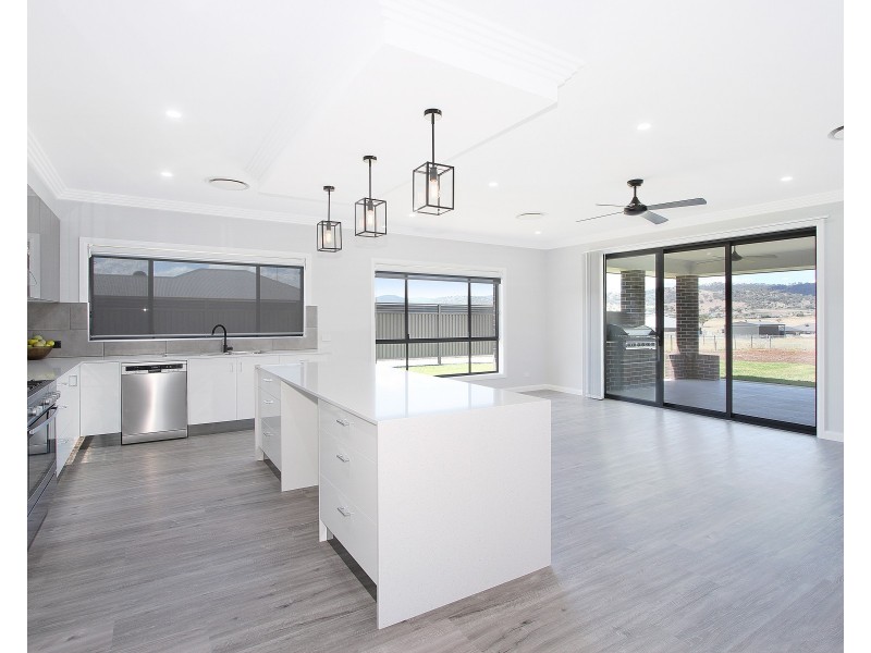 28 Bluebell Way, Tamworth NSW 2340