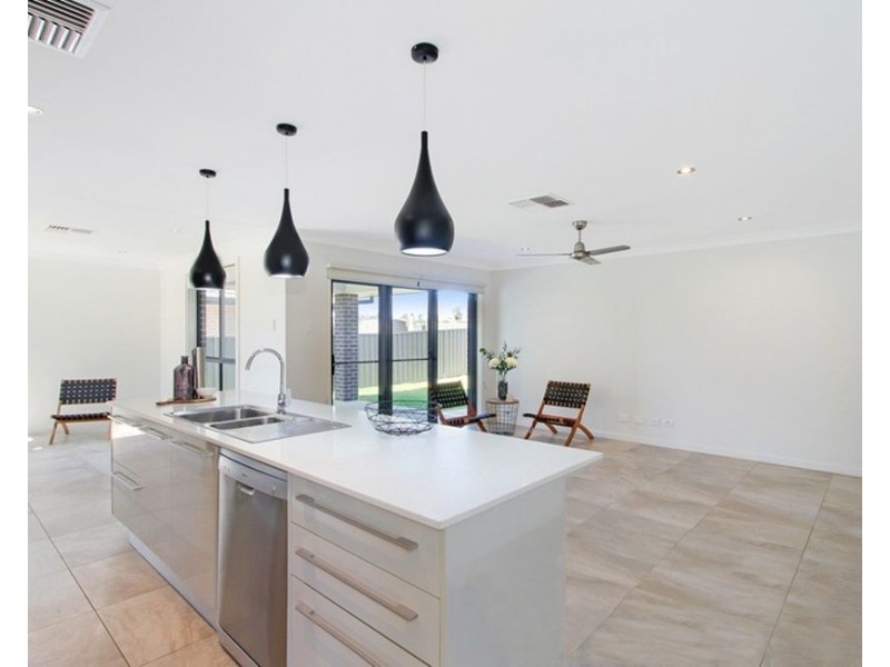 47 Warrah Drive, Tamworth NSW 2340
