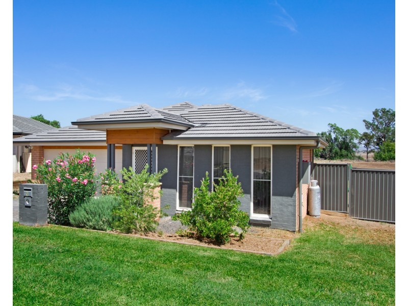 5 Regal Park Drive, Tamworth NSW 2340