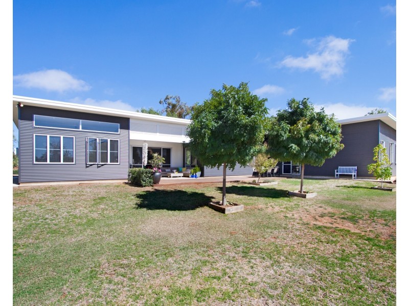 98 Browns Lane, Tamworth NSW 2340