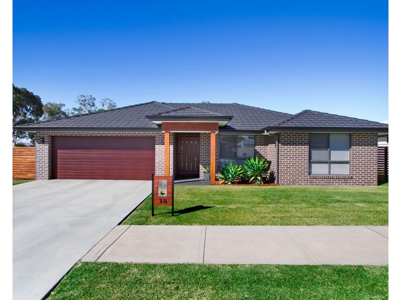 18 Appaloosa Place, Tamworth NSW 2340
