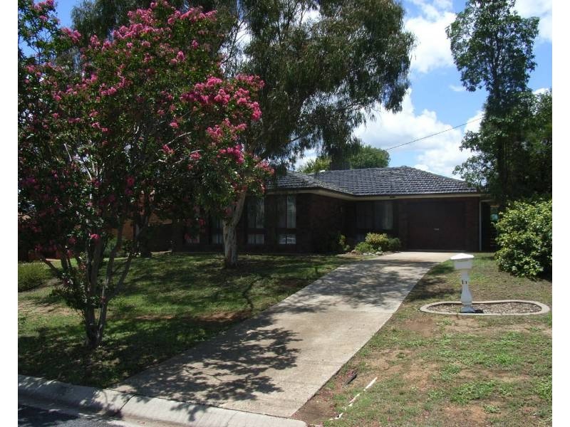 11 Osprey Way, Tamworth NSW 2340