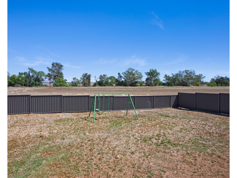 5 Regal Park Drive, Tamworth NSW 2340