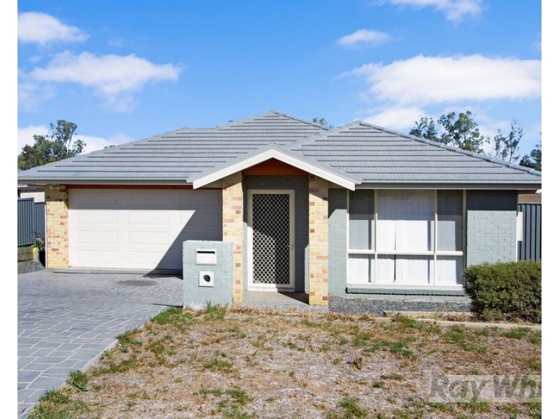 21 Regal Park Drive, Tamworth NSW 2340