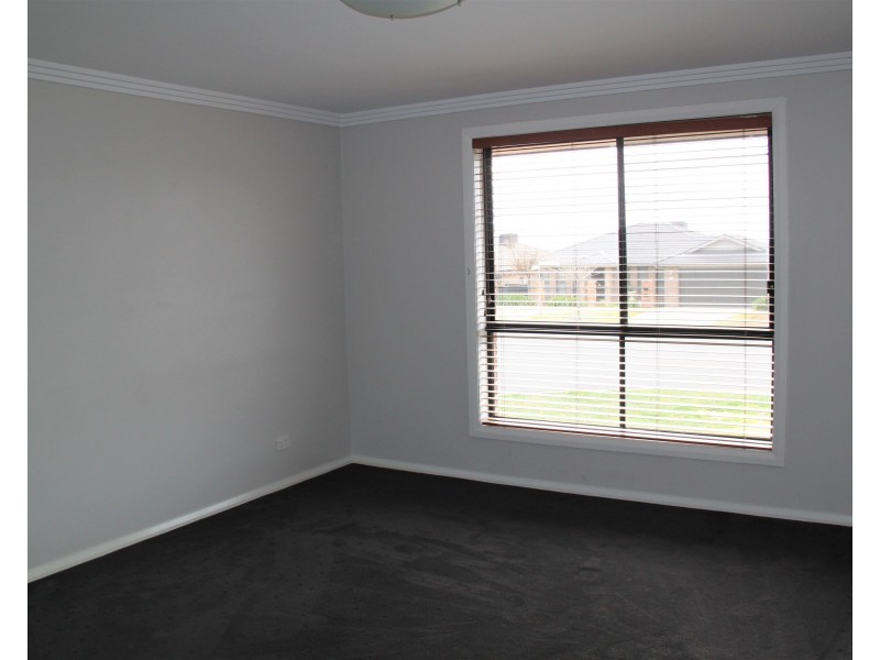 11 Verdelho Drive, Tamworth NSW 2340