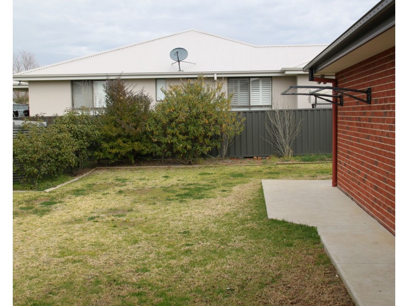 11 Verdelho Drive, Tamworth NSW 2340