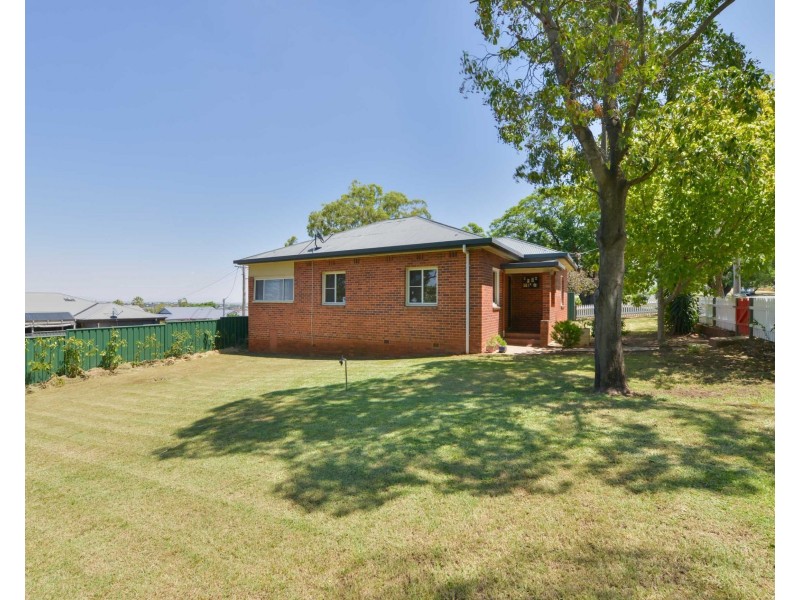 155 Upper Street, Tamworth NSW 2340