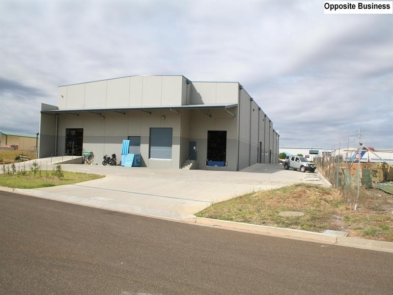 7 11 East West Place, Tamworth NSW 2340