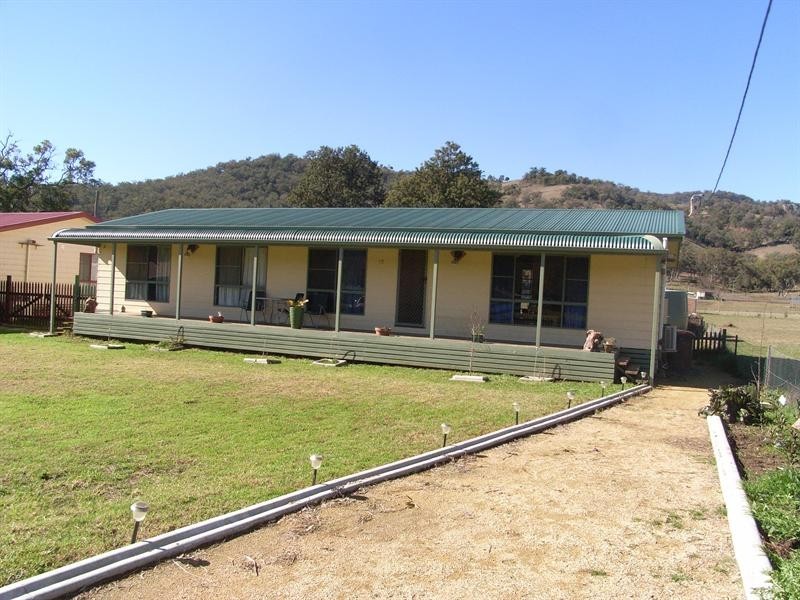 12 Duncan Street, Woolomin NSW 2340