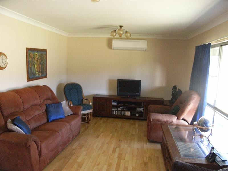 12 Duncan Street, Woolomin NSW 2340