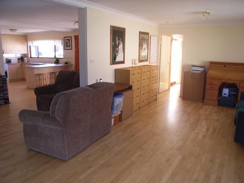 14 Duncan Street, Woolomin NSW 2340