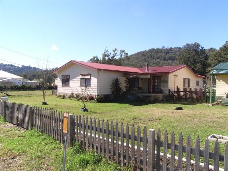 14 Duncan Street, Woolomin NSW 2340