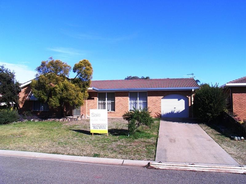 9 Mullumbimby Close, Tamworth NSW 2340