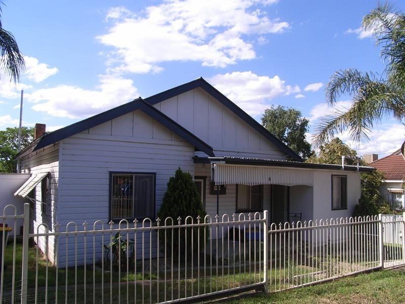 5 Gipps Street, Tamworth NSW 2340