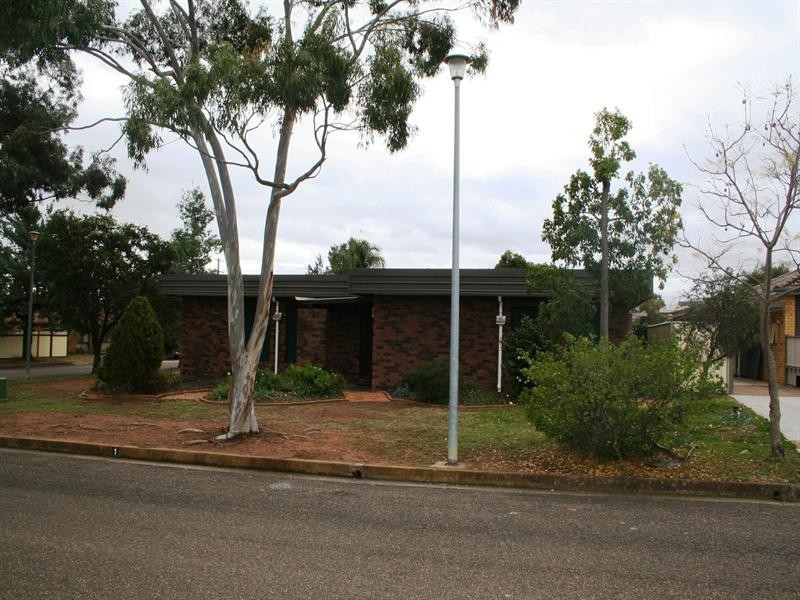 1 Waree Drive, Tamworth NSW 2340