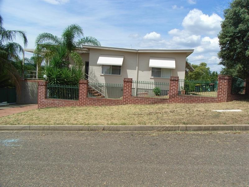 12 Paul Street, Tamworth NSW 2340