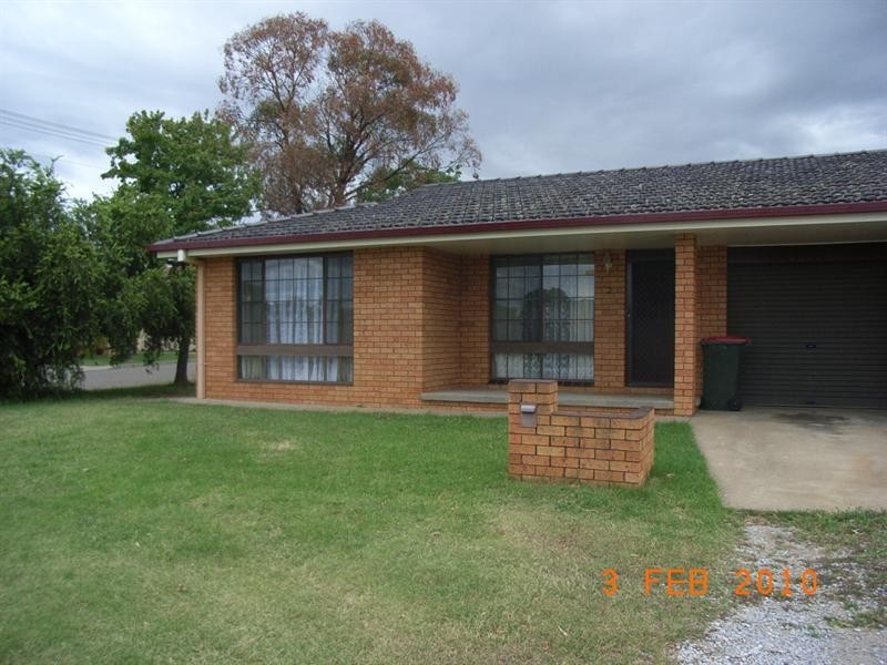 2/19 Burilla Street, Tamworth NSW 2340