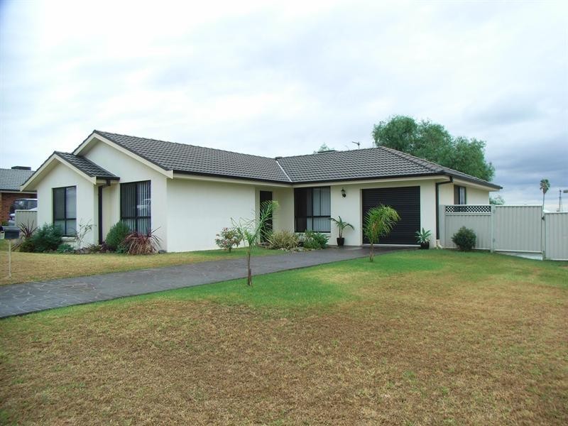 37 Warburton Drive, Tamworth NSW 2340