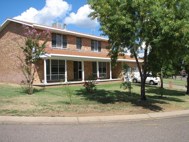 10 Camira Crescent, Tamworth NSW 2340