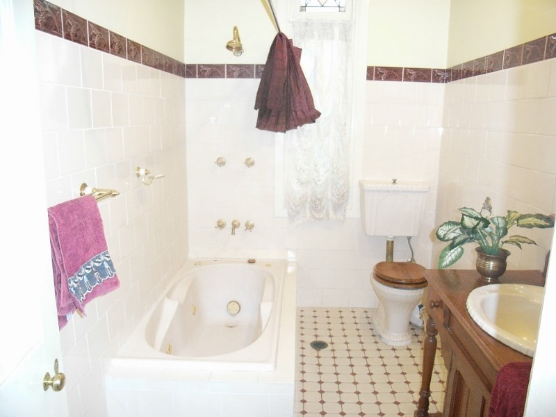 8 Hill Street, Manilla NSW 2346