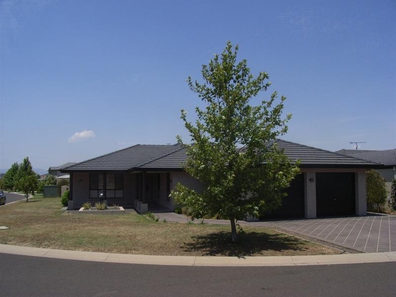 33 The Grange, Tamworth NSW 2340