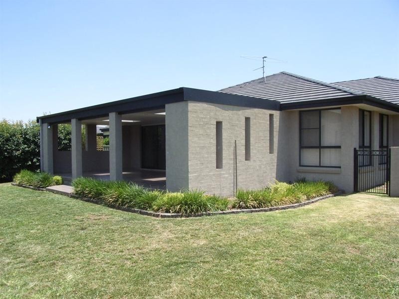 33 The Grange, Tamworth NSW 2340