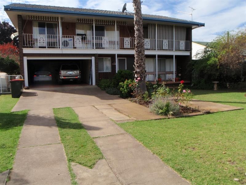 6 Kamilaroi Crescent, Manilla NSW 2346