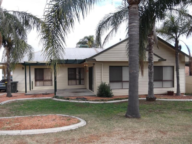 13 Parry Street, Tamworth NSW 2340