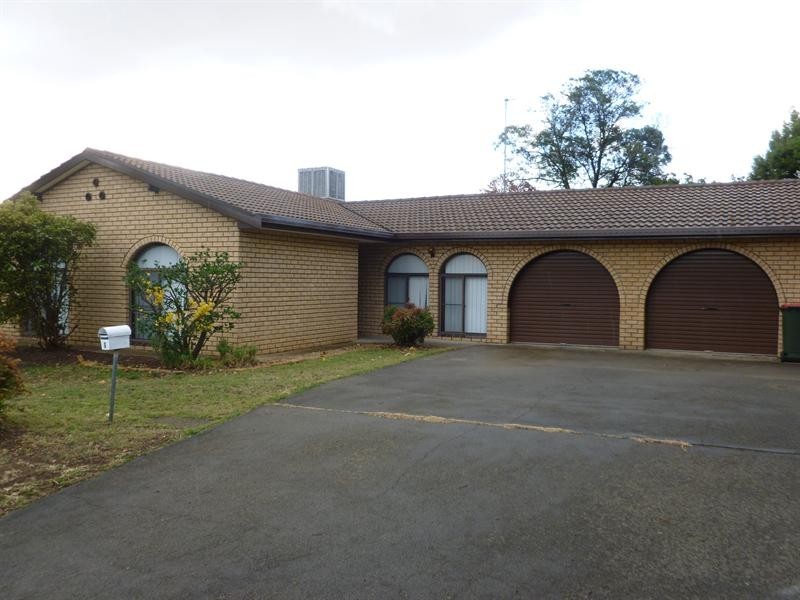 6 Kurrajong Street, Tamworth NSW 2340