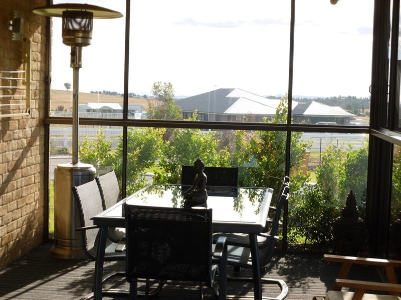 10 Whiporie Close, Tamworth NSW 2340