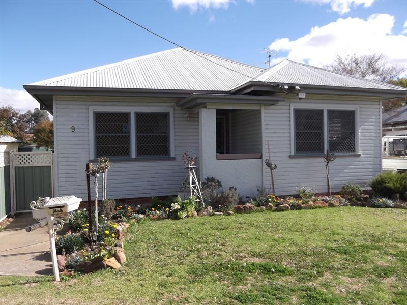 9 Sale Street, Tamworth NSW 2340