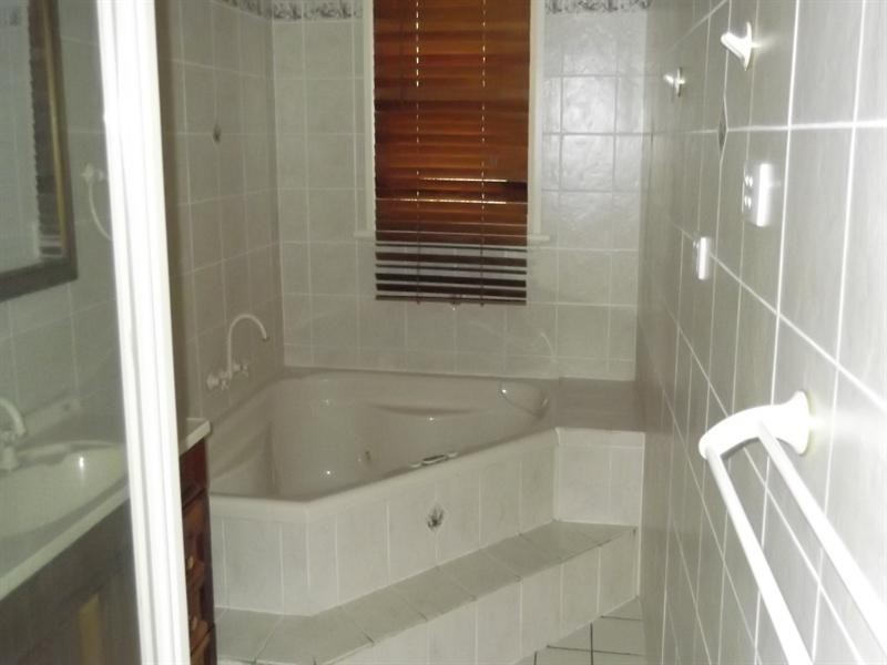 9 Sale Street, Tamworth NSW 2340