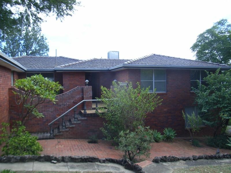 27 Mornington Crescent, Tamworth NSW 2340
