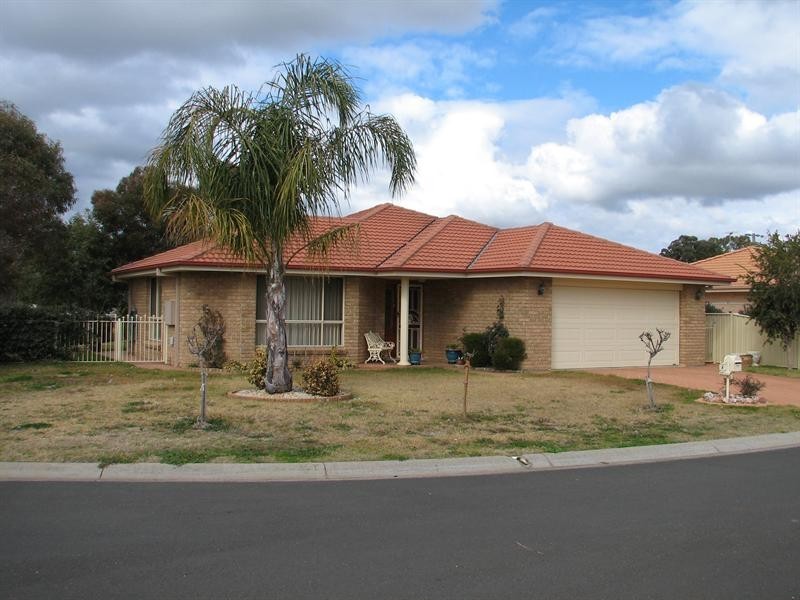 4 Wills Place, Tamworth NSW 2340