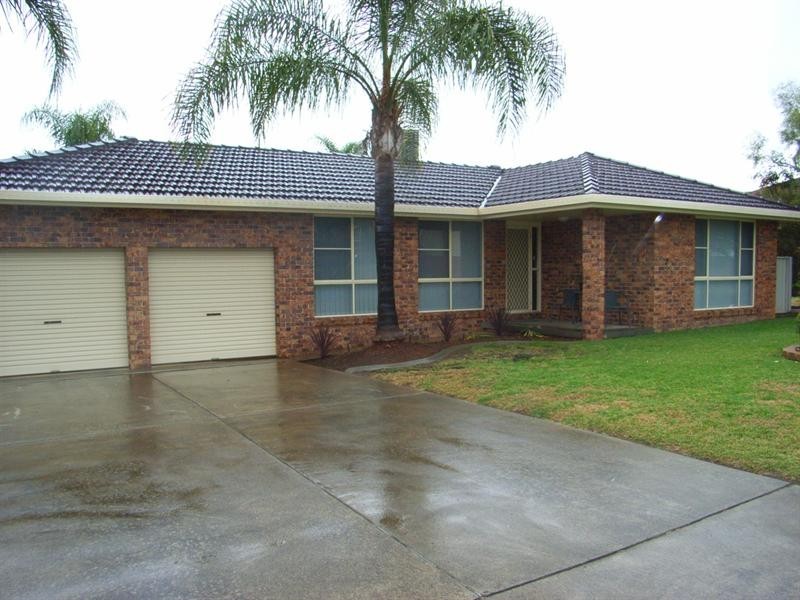 10 Dibar Drive, Tamworth NSW 2340