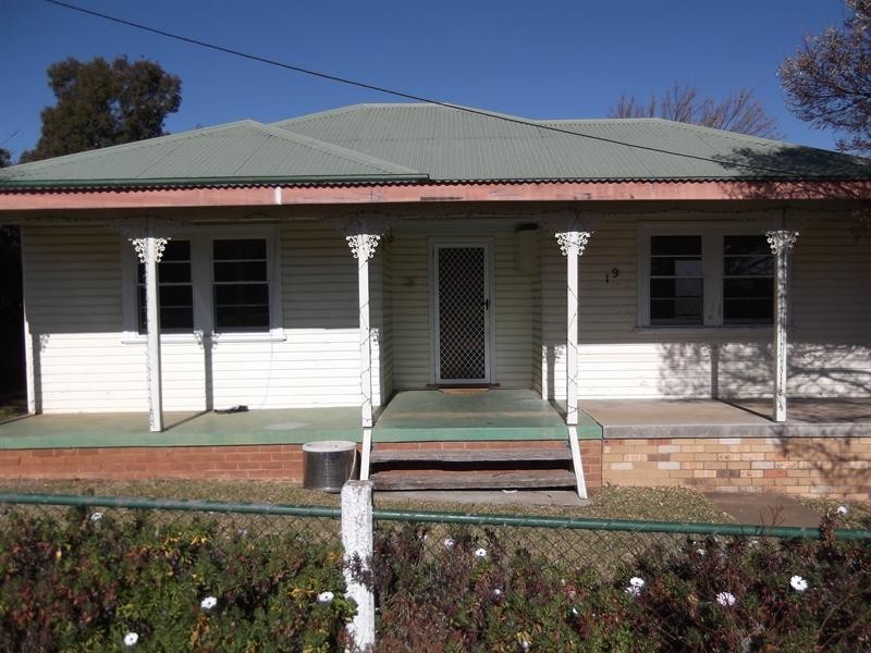 19 Russell Street, Tamworth NSW 2340