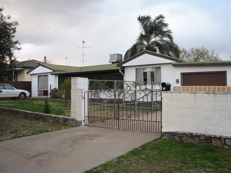 14 Holland Street, Tamworth NSW 2340