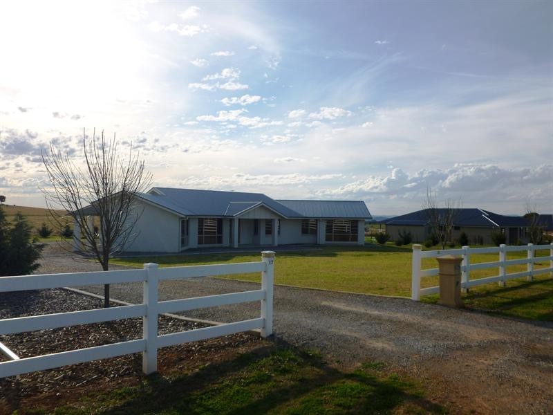 17 Sequoia Drive, Moore Creek NSW 2340