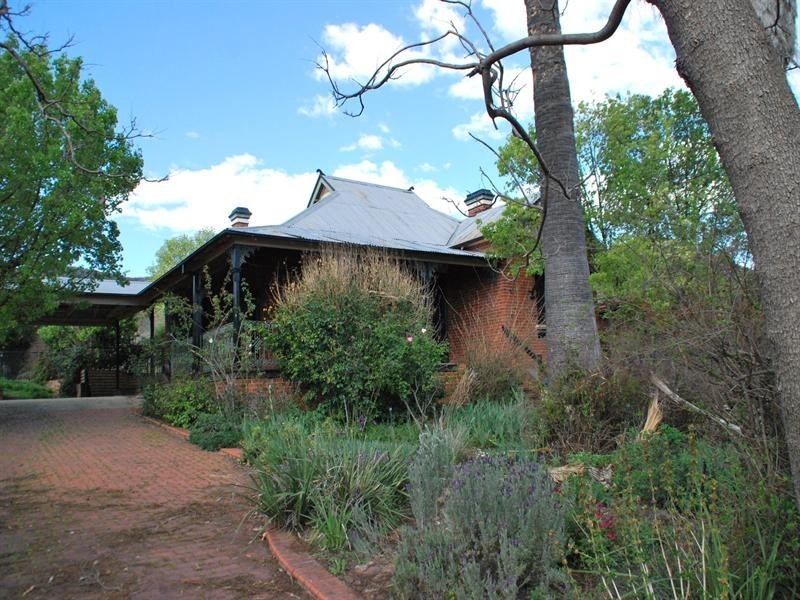 178 Carthage Street, Tamworth NSW 2340