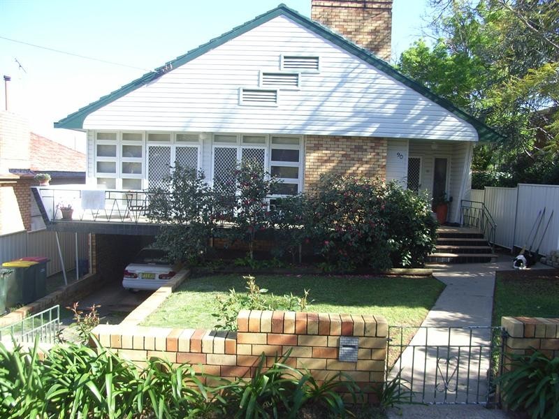 90 White Street, Tamworth NSW 2340