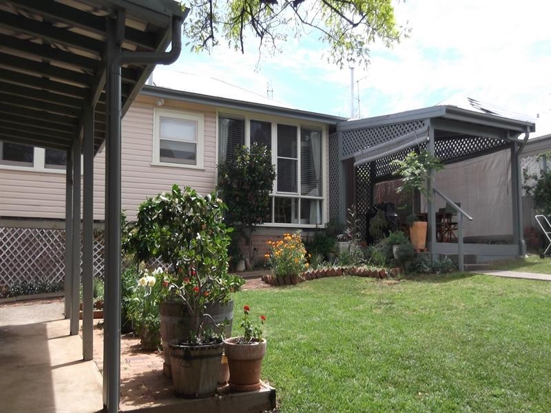 11 Russell Street, Tamworth NSW 2340