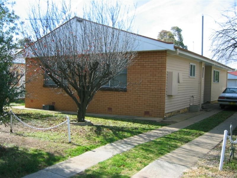 2/14 Bent Street, Tamworth NSW 2340