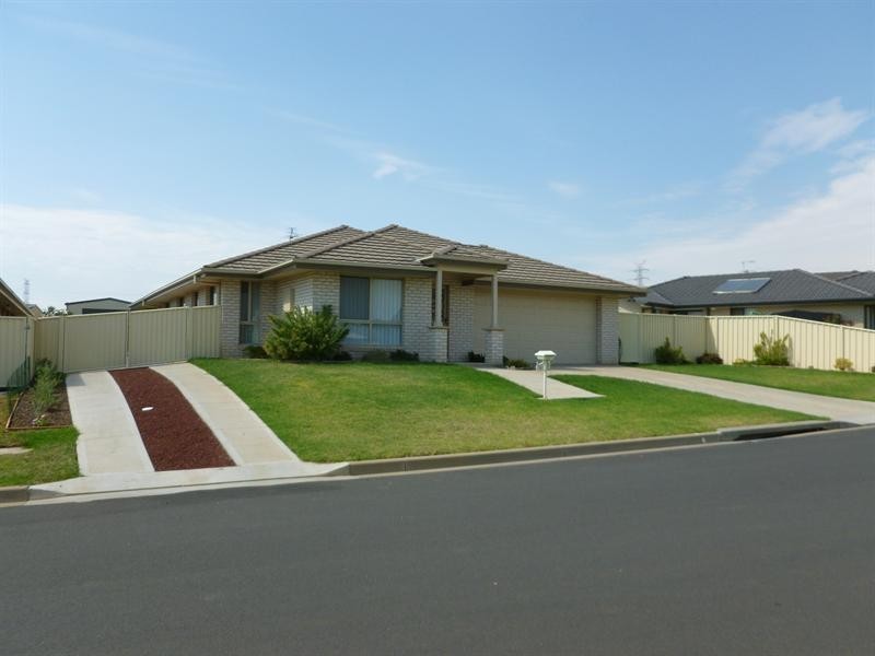 16 Falcon Drive, Calala NSW 2340