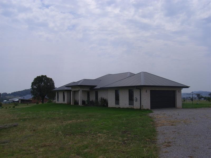 11 Kingfisher Drive, Tamworth NSW 2340