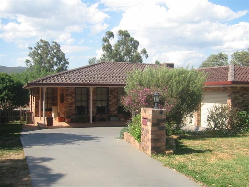 16 Peregrine Avenue, Tamworth NSW 2340