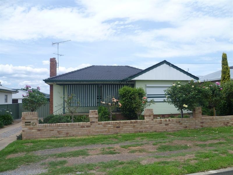 33 Edinburgh Avenue, Tamworth NSW 2340