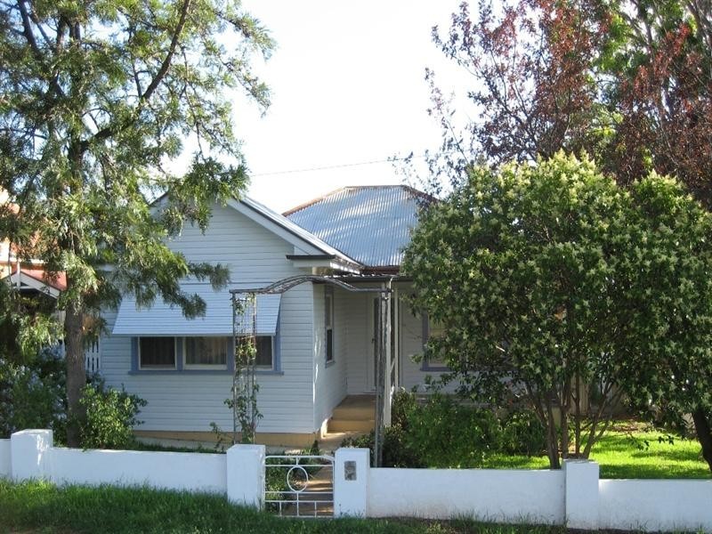 193 Carthage Street, Tamworth NSW 2340