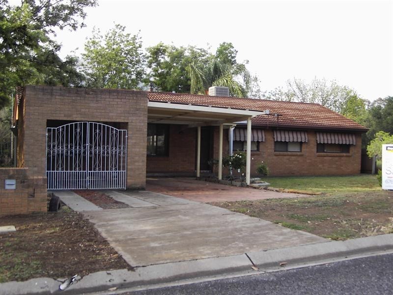 14 Boronia Drive, Tamworth NSW 2340