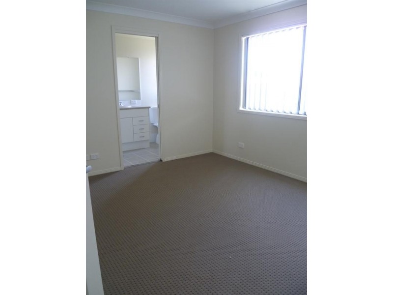 2/9 Mawson Close, Westdale NSW 2340